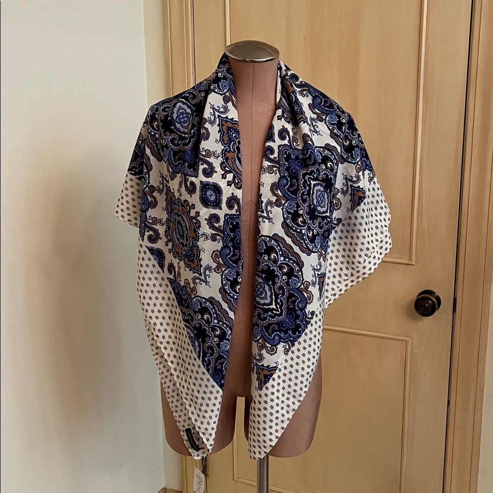 LANDS' END NWT "Indigo Tile" Boho/Preppy 45" Square Medallion/Ditzy Print Scarf
